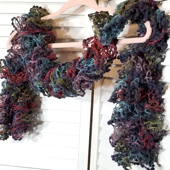Handmade Ruffle Scarf, New - Picture 2 of 4